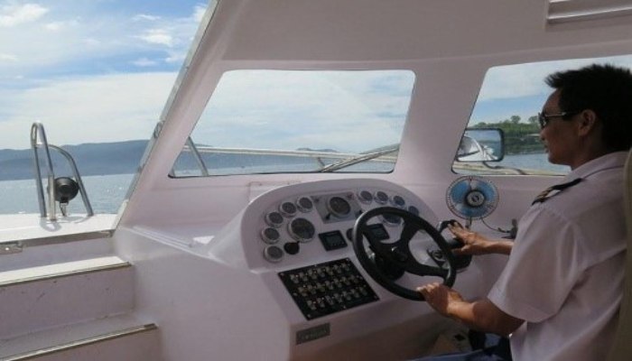 Người điều khiển phương tiện đường thủy phải có chứng chỉ gì?